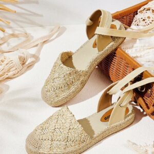 Sandalias estilo alpargatas con cintas ajustables al tobillo