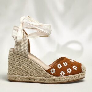 Cuñas de saco, punta cubierta y bordados