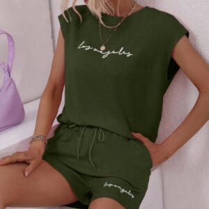 Set de shorts y camiseta con slogam
