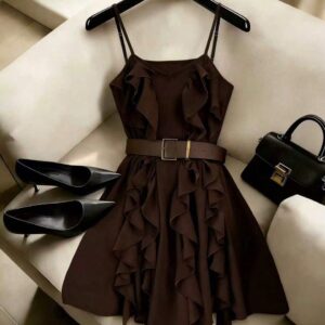Vestido corto y amplio de volantes