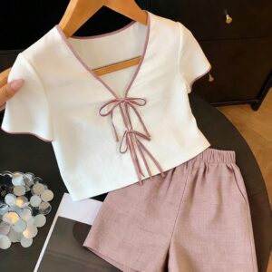 Blusa estilo chaleco y shorts a juego