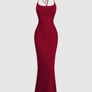 Vestido largo y ajustado, básico imprescindible para el verano