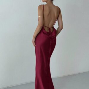 Vestido de noche con espalda descubierta