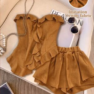 Conjunto asimétrico de shorts y top