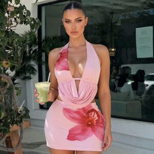 Conjunto de falda corta y top abierto