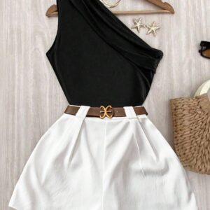 Set de blusa asimétrica y shorts amplios a juego