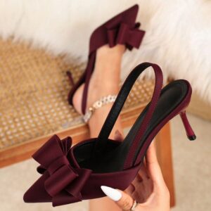 Zapatos puntifinos de tacón delgado