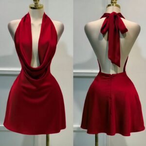 Vestido de espalda descubierta y escote drapeado