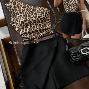 Saya-shorts y top asimétrico de animal print