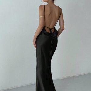 Vestido largo de satín con espalda descubierta