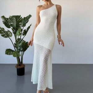 Vestido ajustado con transparencias